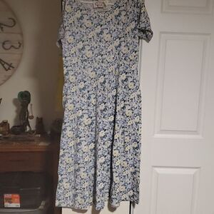 Floral dress with pockets 